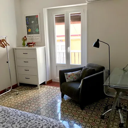 Luminoso Y Grande En El Centro De Apartamento
